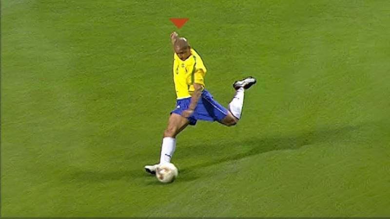 Roberto Carlos – Cú sút phạt phá vỡ mọi định luật